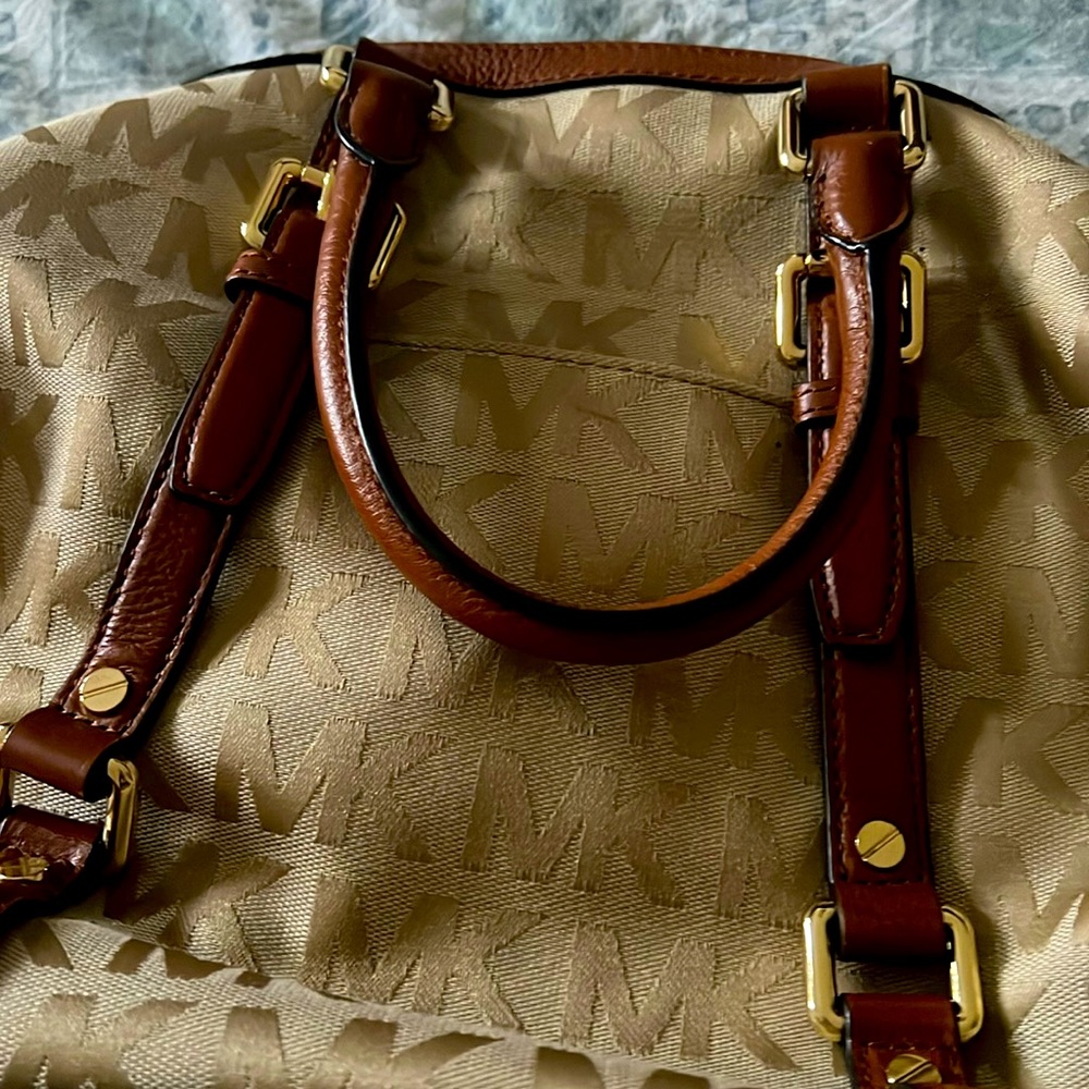 Michael kors bag almost new not used much medium size